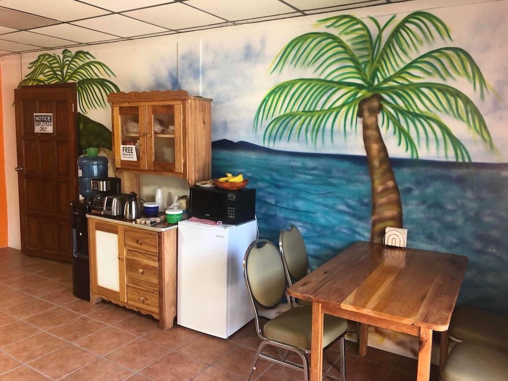 The Bakadeer Inn Белиз Сити Екстериор снимка