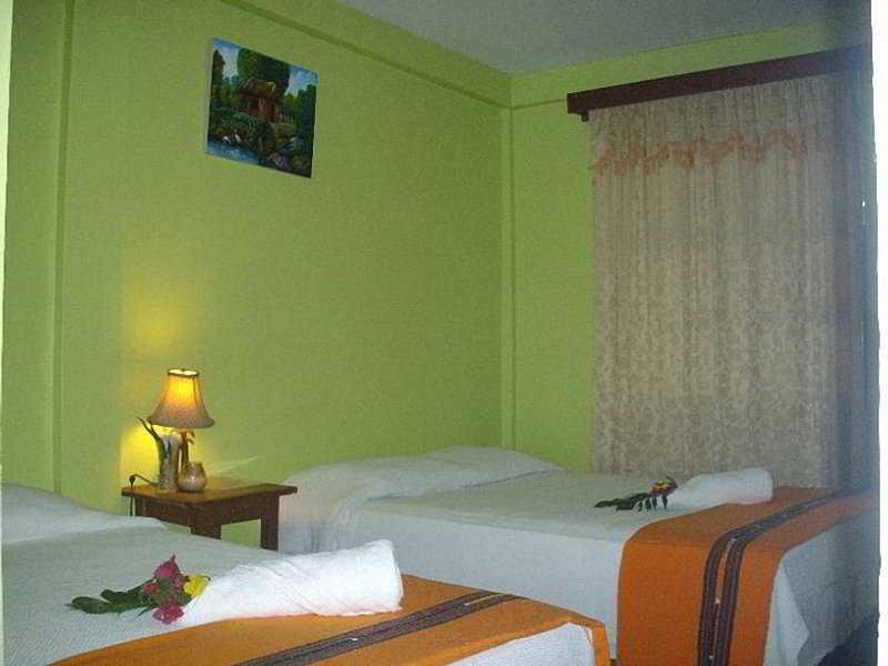 The Bakadeer Inn Белиз Сити Екстериор снимка
