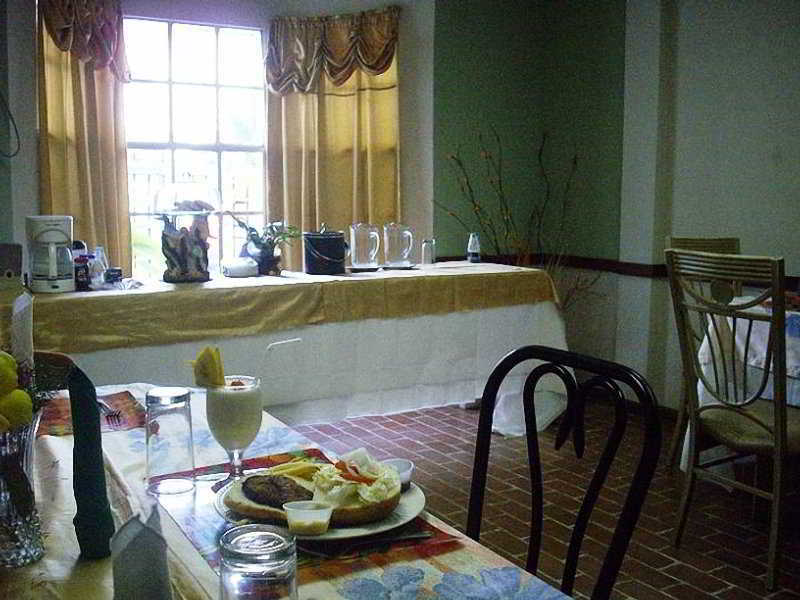 The Bakadeer Inn Белиз Сити Екстериор снимка